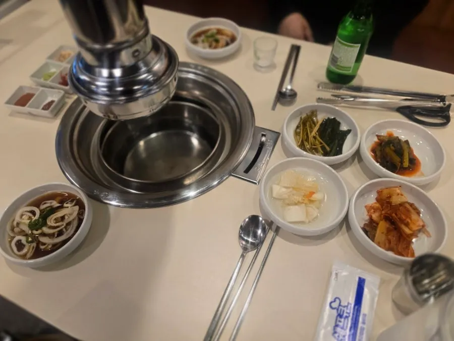 Plate of gat kimchi and baek kimchi