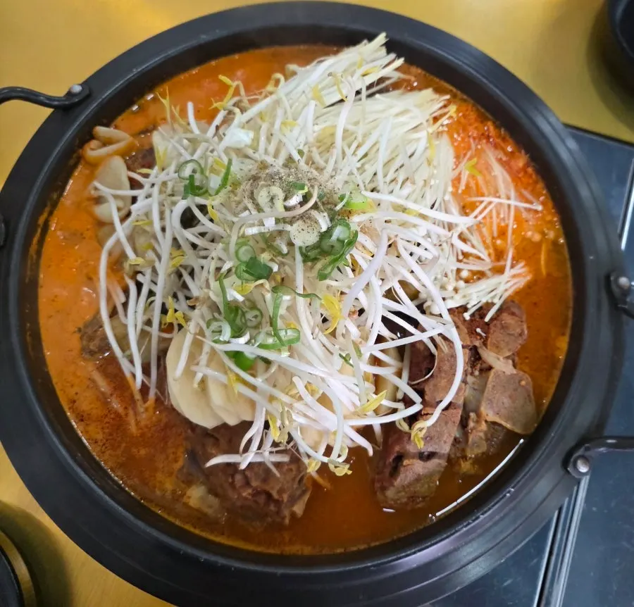 깍두기 등 감자탕 밑반찬
