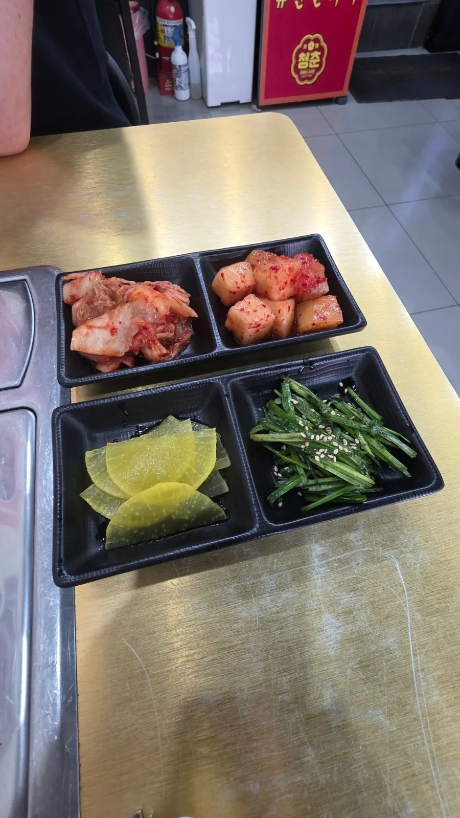 Side dish plates set on the table