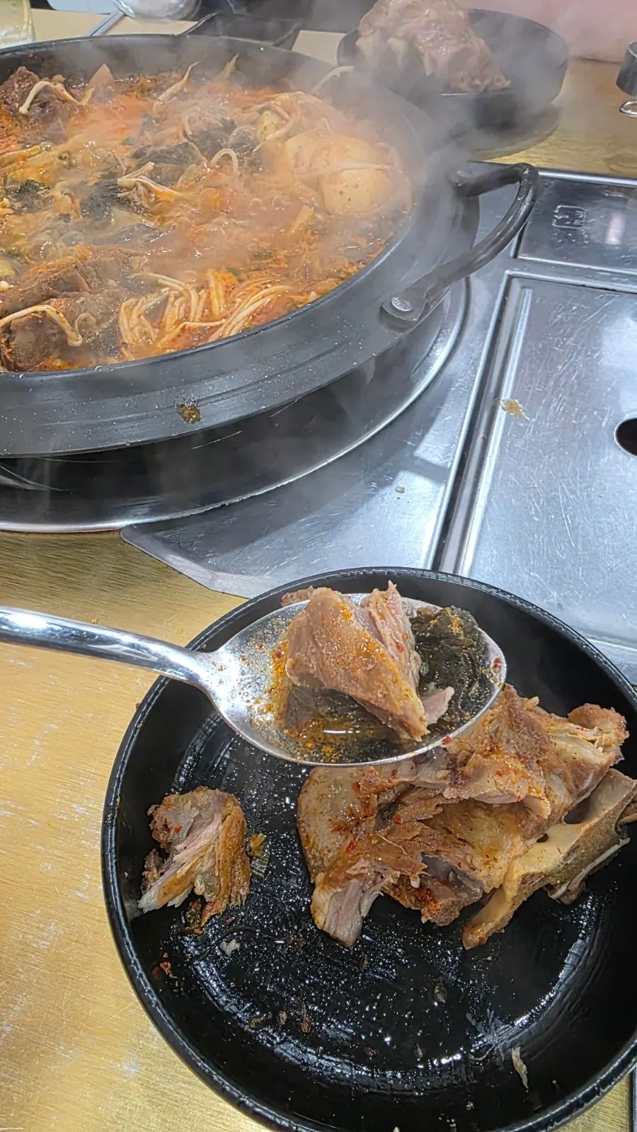 Bone meat plated together with napa cabbage