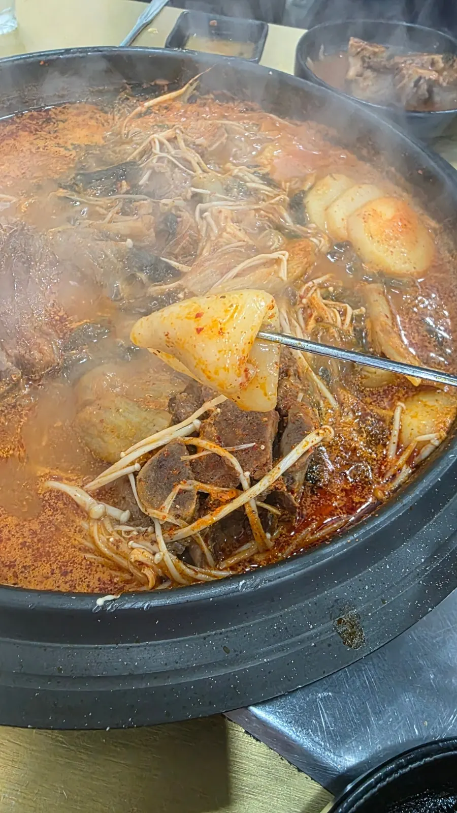 Dumpling noodle sarie included as standard in the gamjatang