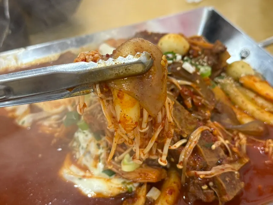 치즈를 추가한 매콤한 불뼈찜 양념