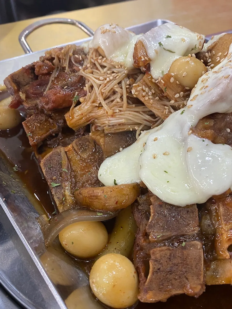 Gungjung bbyeojjim topped with large bones