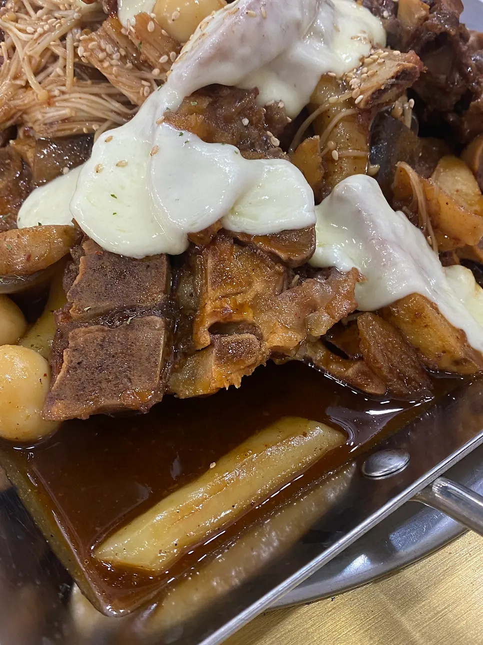 Medium-size gungjung bbyeojjim portion for 2–3 people