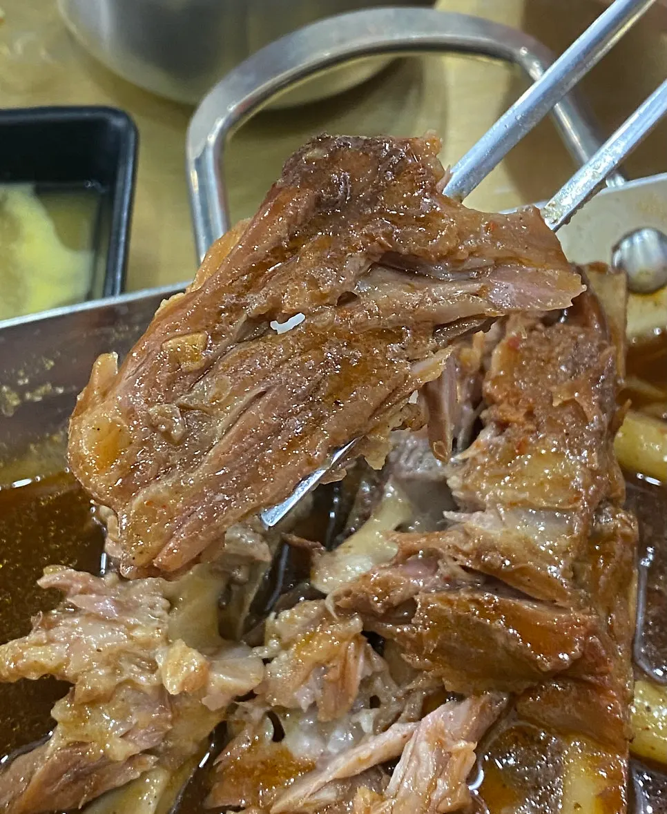 Bbyeojjim meat dipped in mustard sauce