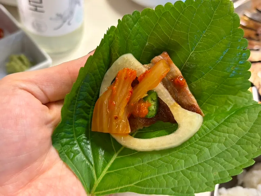 다양한 소스와 숯불구이