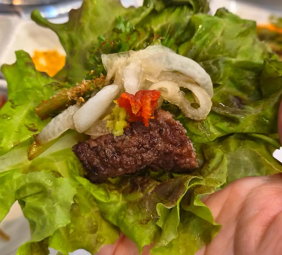 뼈를 빼고 자른 생 꽃갈비
