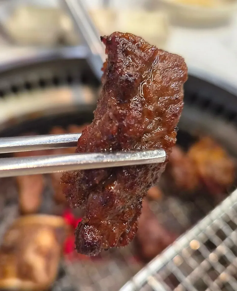 불판 위 양념 이동갈비