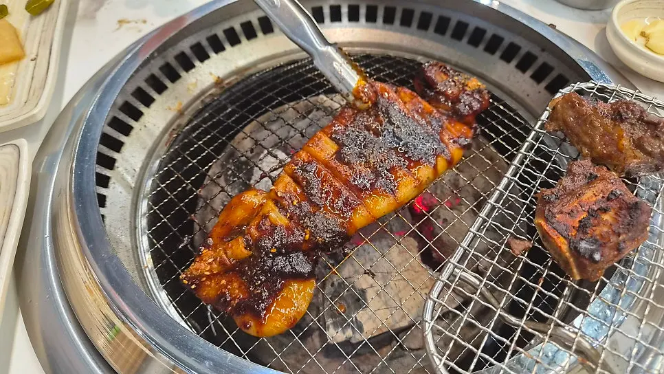 간장 양념 올린 통오징어양념구이
