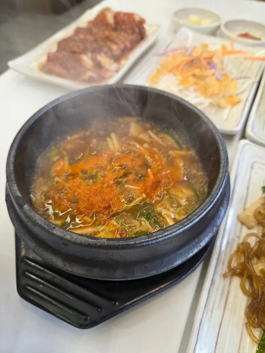 ₩3,000 ureong doenjang stew