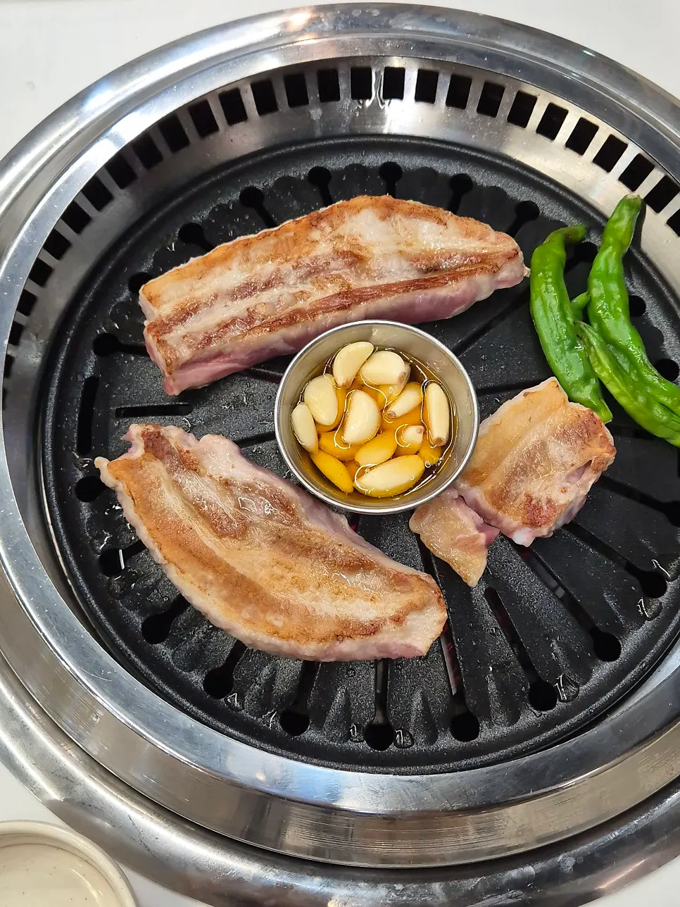 푸딩처럼 부풀어 오른 뚝배기 계란찜