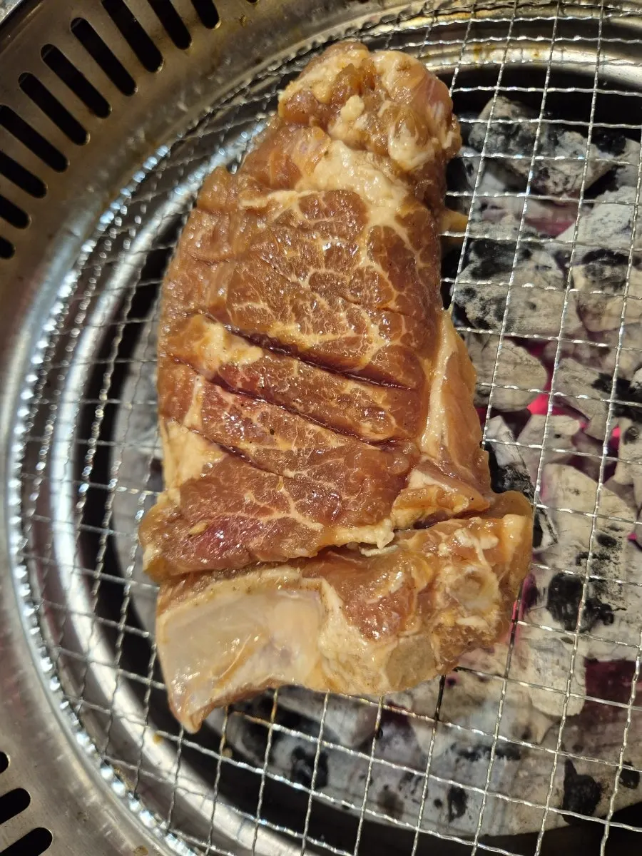 먹기 좋은 크기로 자른 양념갈비