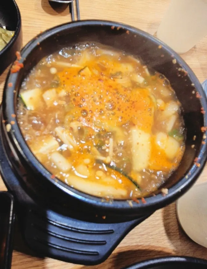 비빔냉면에 갈비를 올린 조합