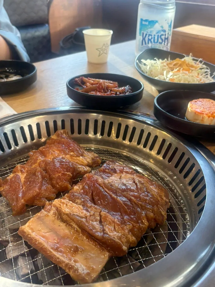 Table setting with 250g pork galbi per serving