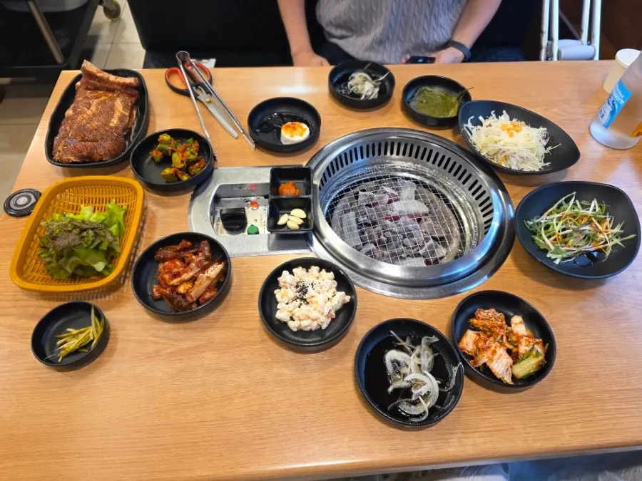 정원갈비 기본 밑반찬 접시