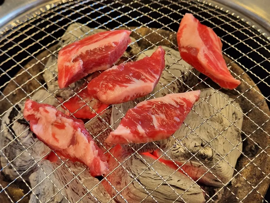 Sogalbisal grilling on the tabletop grill
