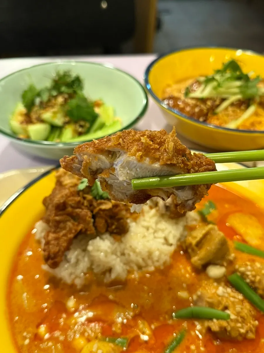 바삭한 치킨 커틀릿 단면