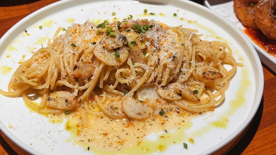 깔끔한 맛의 알리오올리오 접시