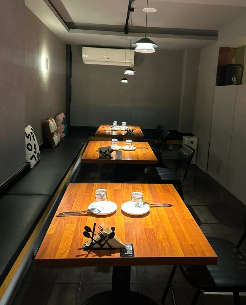 Table seating with lighting inside Adam