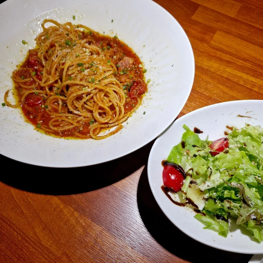 A plate of the complimentary salad at Adam