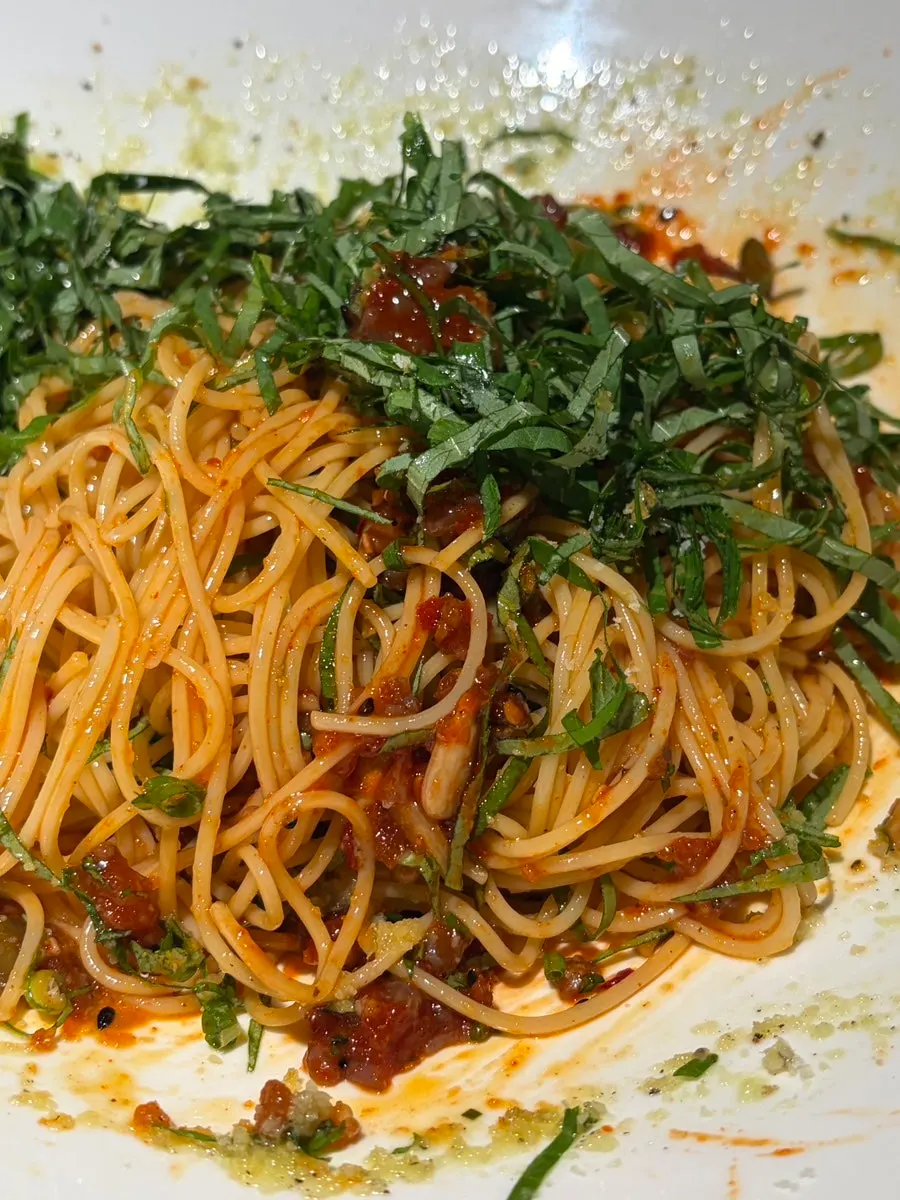 Perilla oil salted-octopus capellini