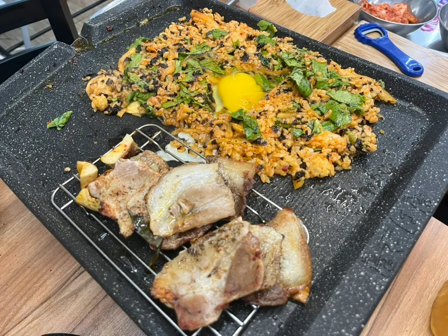 상추에 싸 먹는 냉동삼겹살 쌈