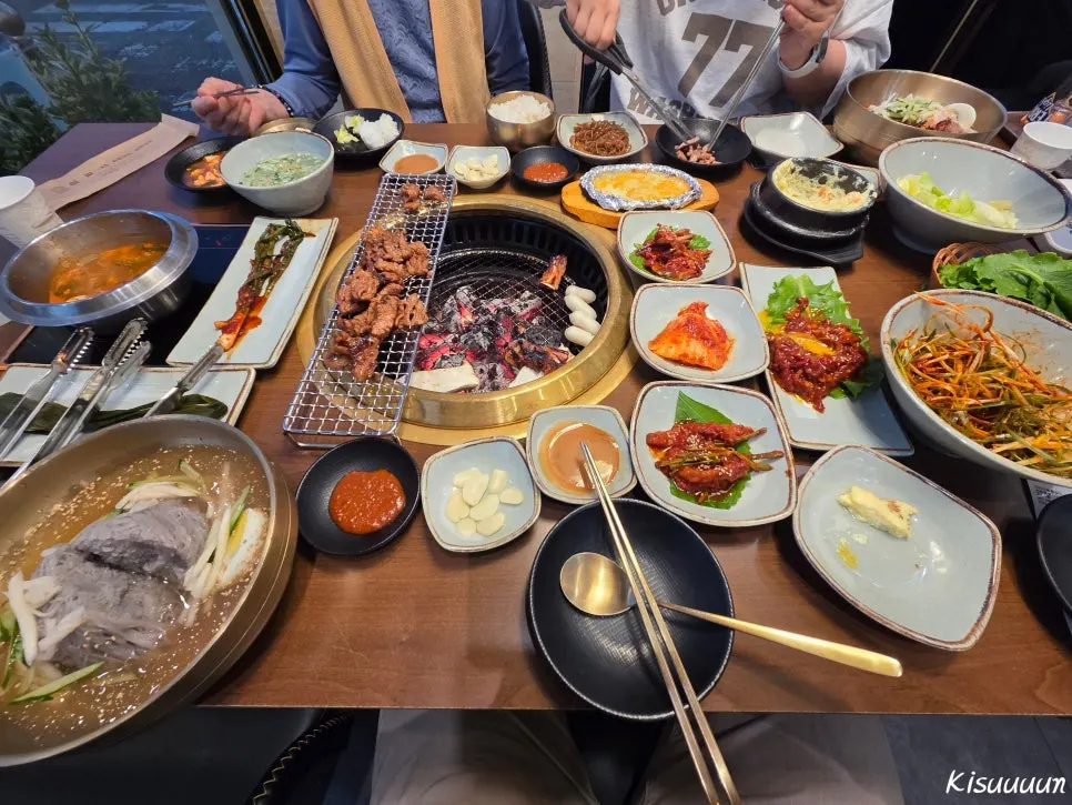 Two bowls of naengmyeon — one water, one bibim