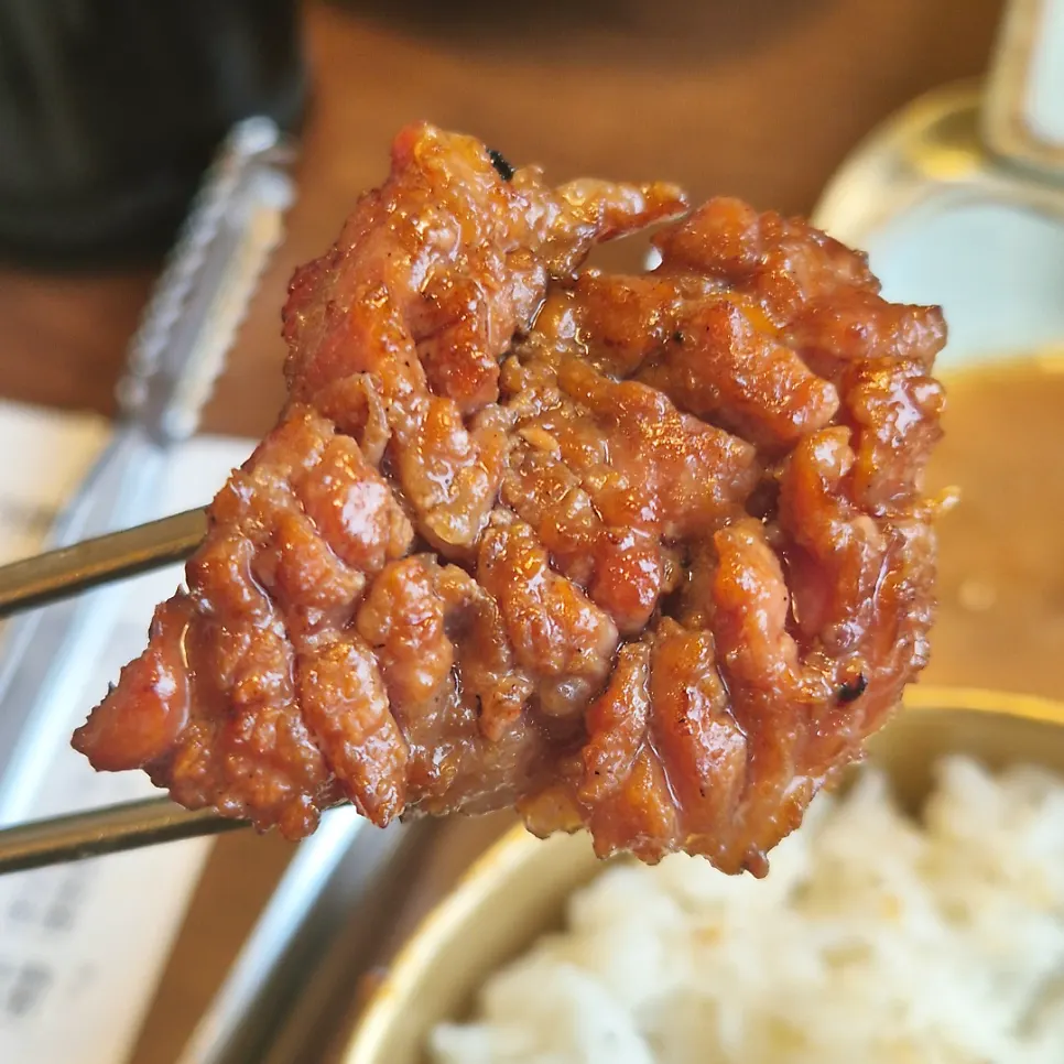 칼집이 들어간 양념갈비 단면