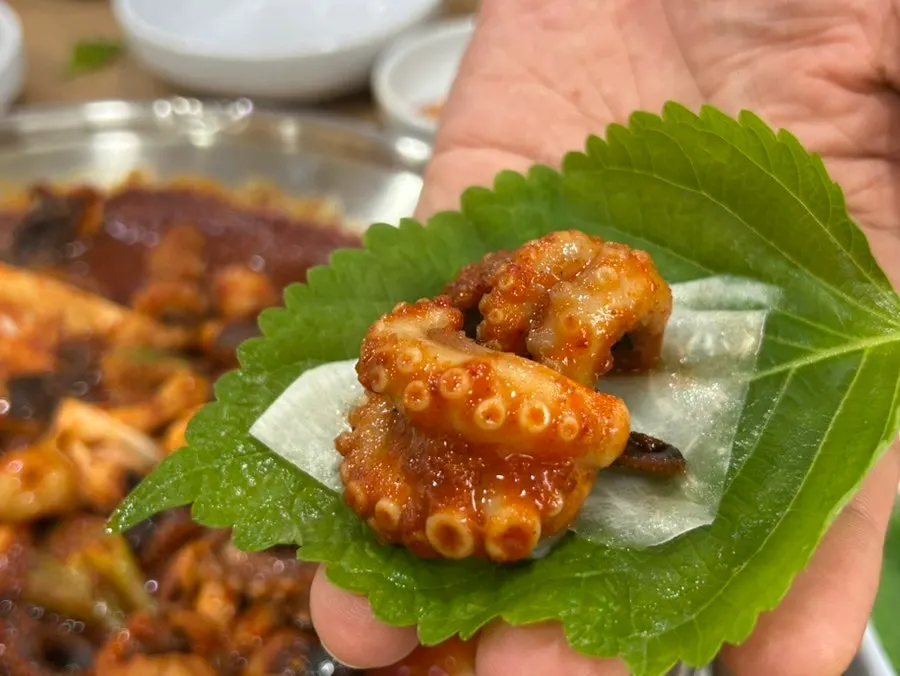 Jjukkumi dipped in the special garlic sauce