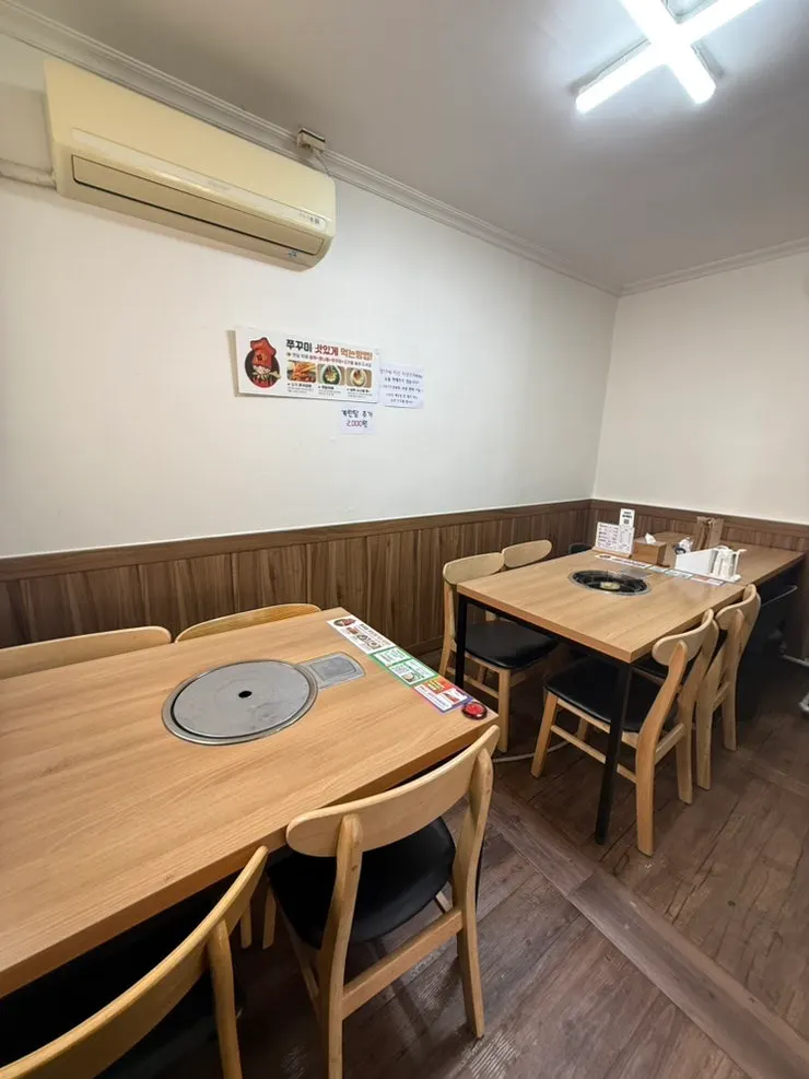 Table setting before ordering Hwasan Jjukkumi