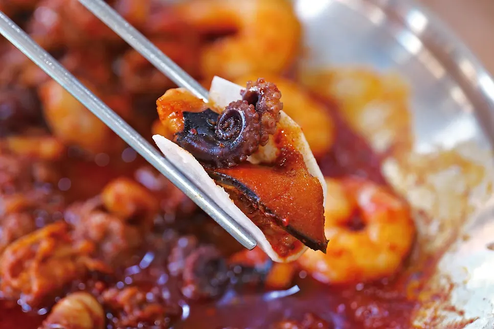Shrimp dipped into the garlic sauce