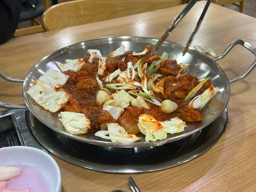 烹調中的辣味炒章魚
