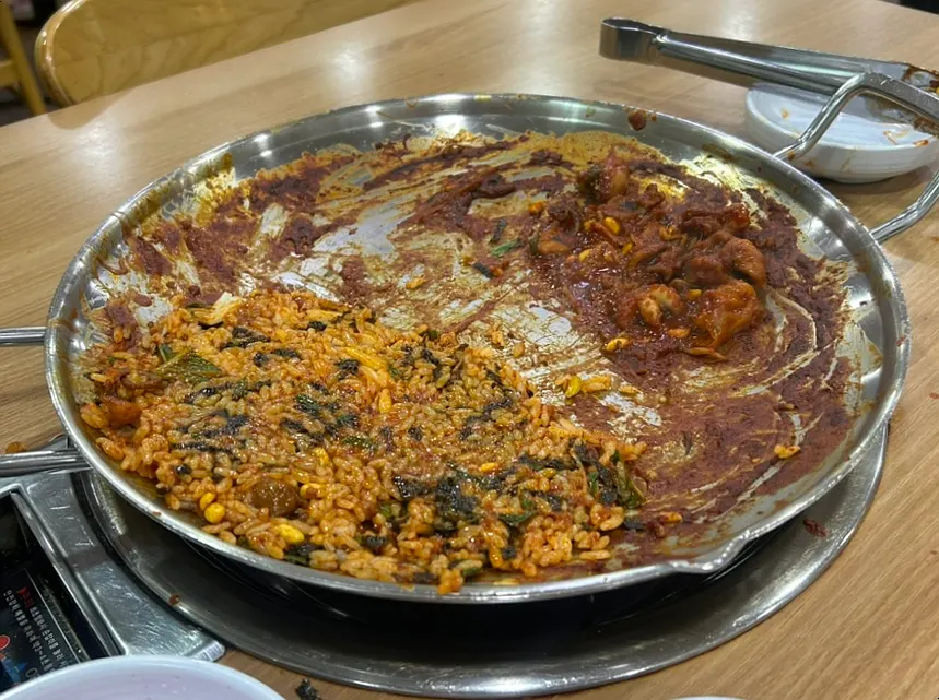 用醬汁炒出的起司炒飯