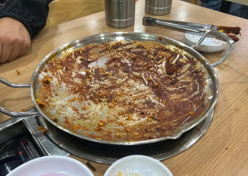 吃得乾乾淨淨的炒飯鍋