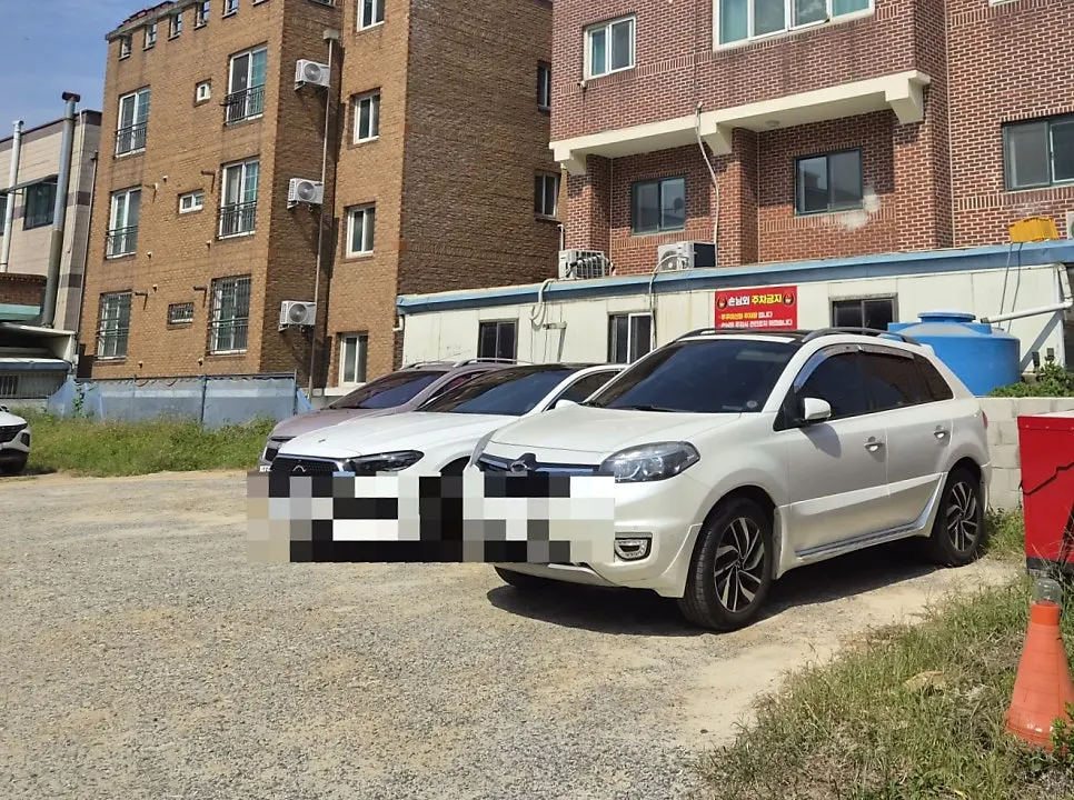 Full view of the private parking lot at Jeonju Jjukkumi Sinhwa Ajung-ri Main Branch