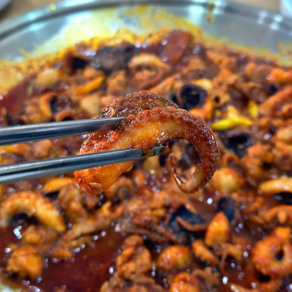 Beef belly and jjukkumi stir-fried in red sauce