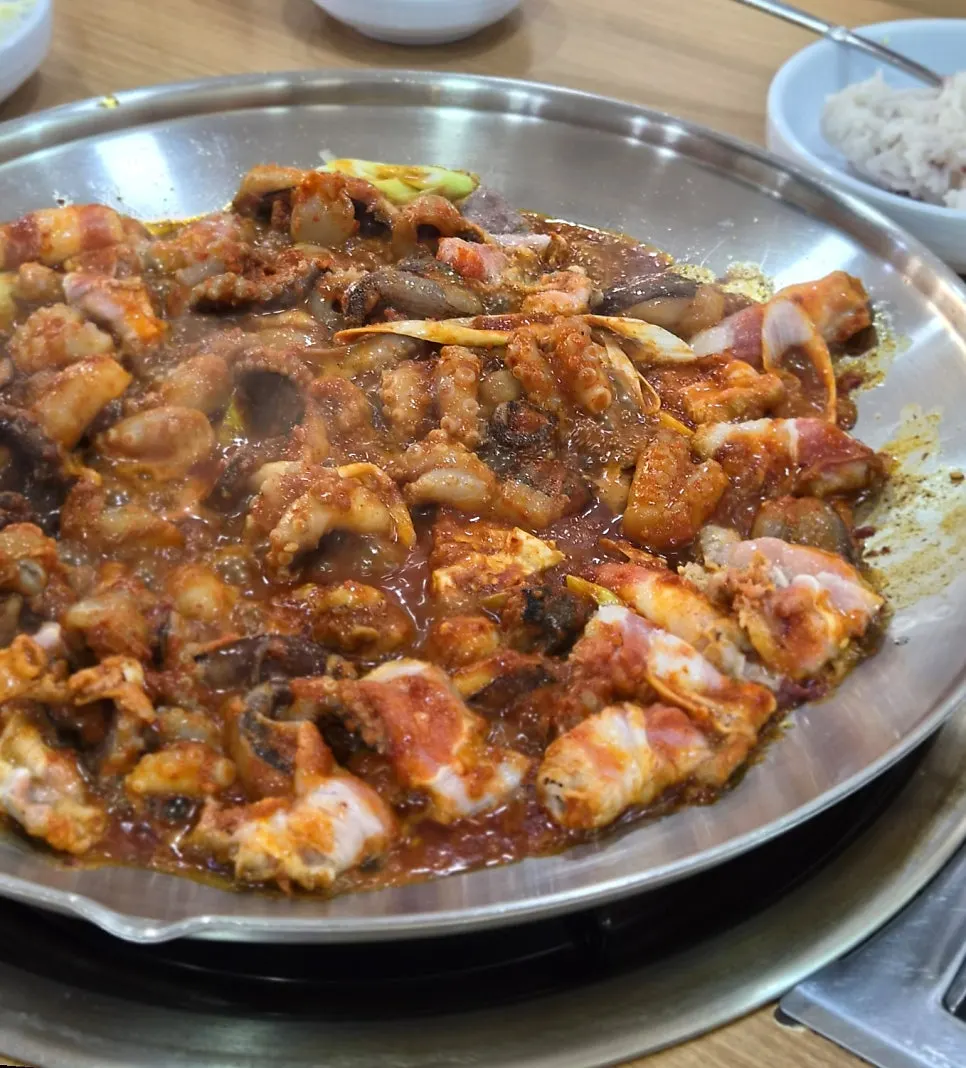 Jjukkumi reducing down to a thick sauce on the dented pan
