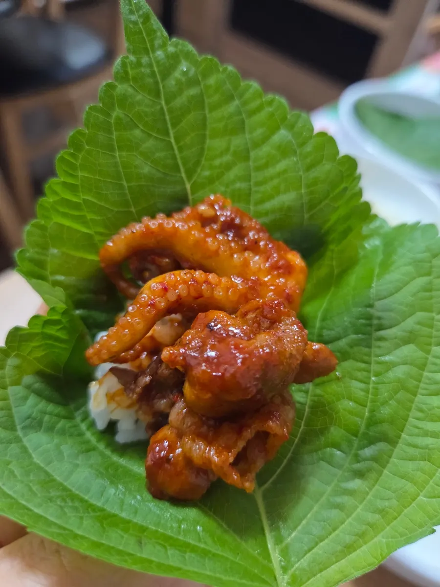 추가 주문한 공기밥 흰쌀밥