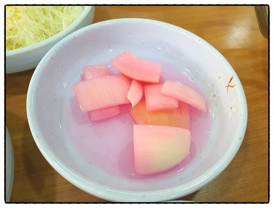깻잎에 쌈무를 얹은 쌈