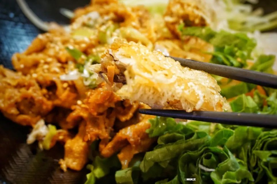 Bun cha noodles and meat dipped in sauce