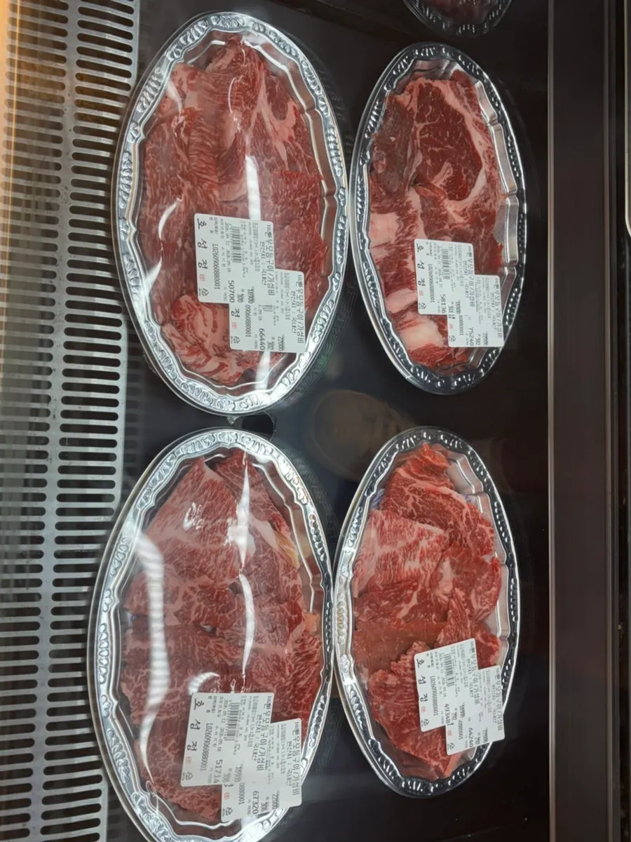 Hoseongjeong's refrigerated Korean beef display case