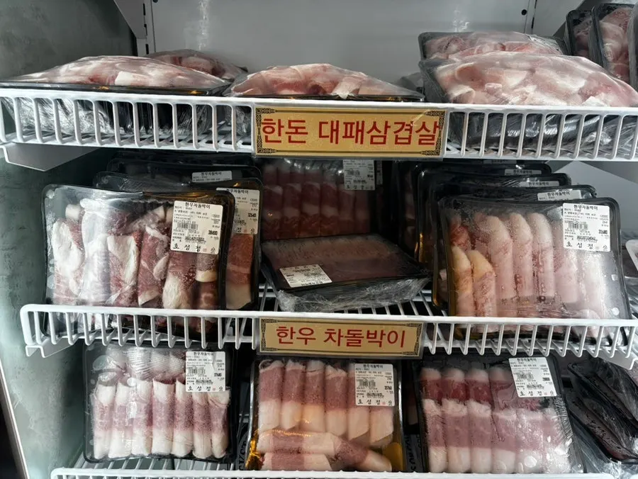 View of Hoseongjeong's meat display corner