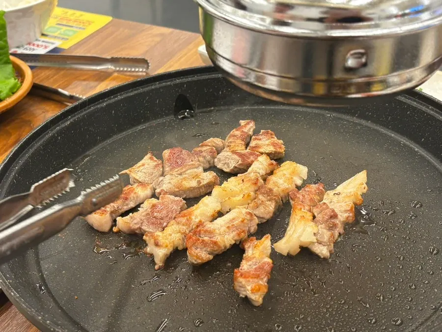 Honeycomb-scored pork belly with shredded green onion