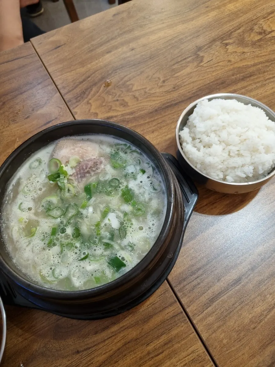 언양닭칼국수 송천동에코시티점 외관 모습