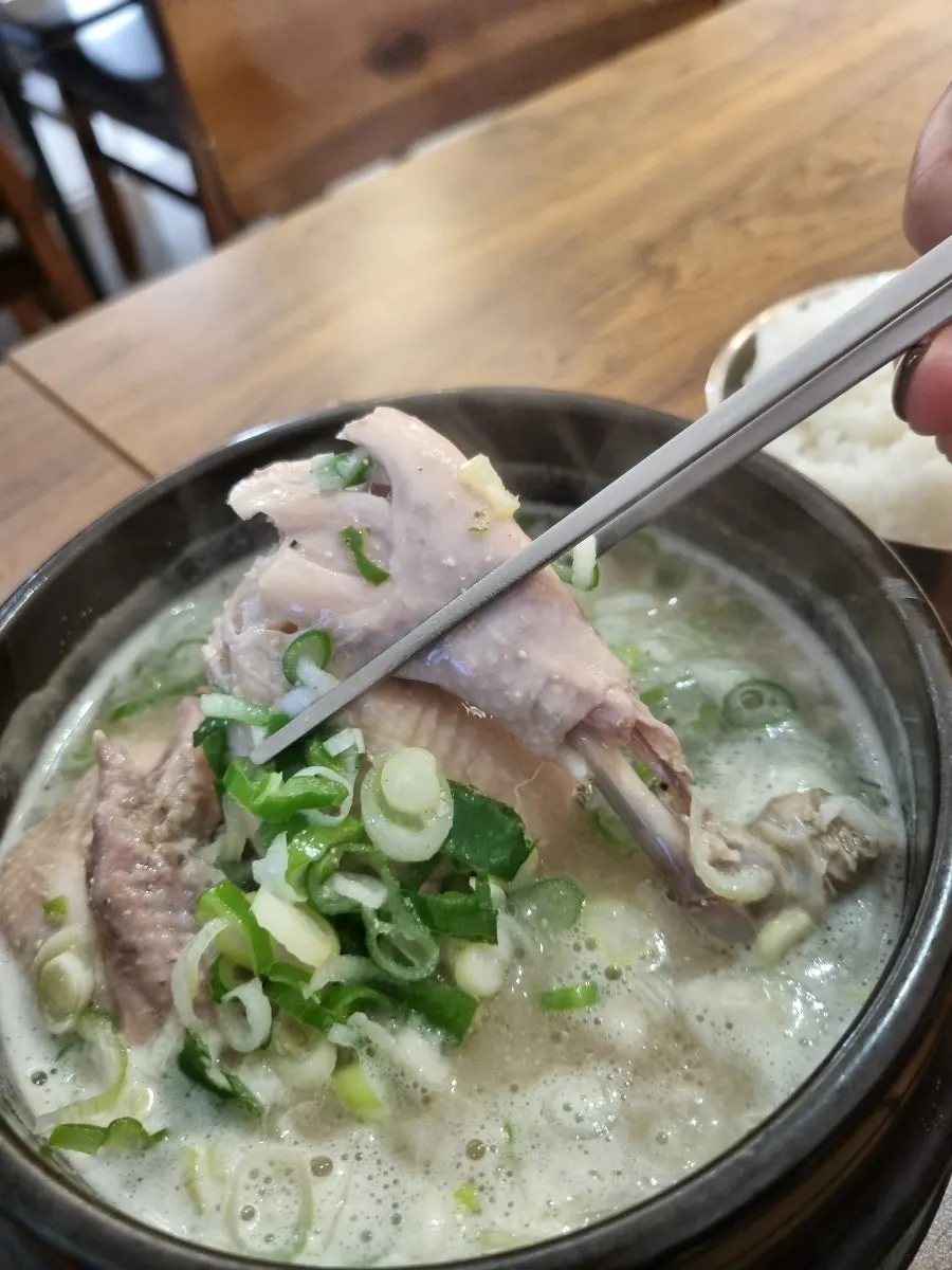 언양닭칼국수 송천동에코시티점 입구