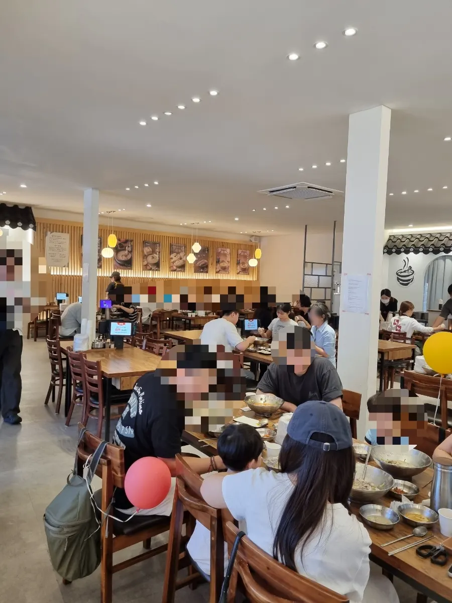 언양닭칼국수 매장 내부 좌석 풍경