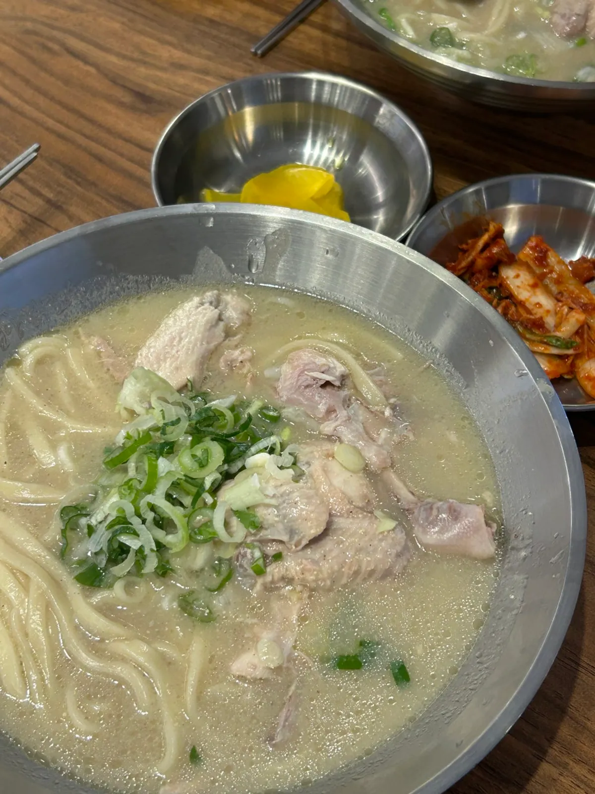 기본 찬 단무지와 배추 겉절이