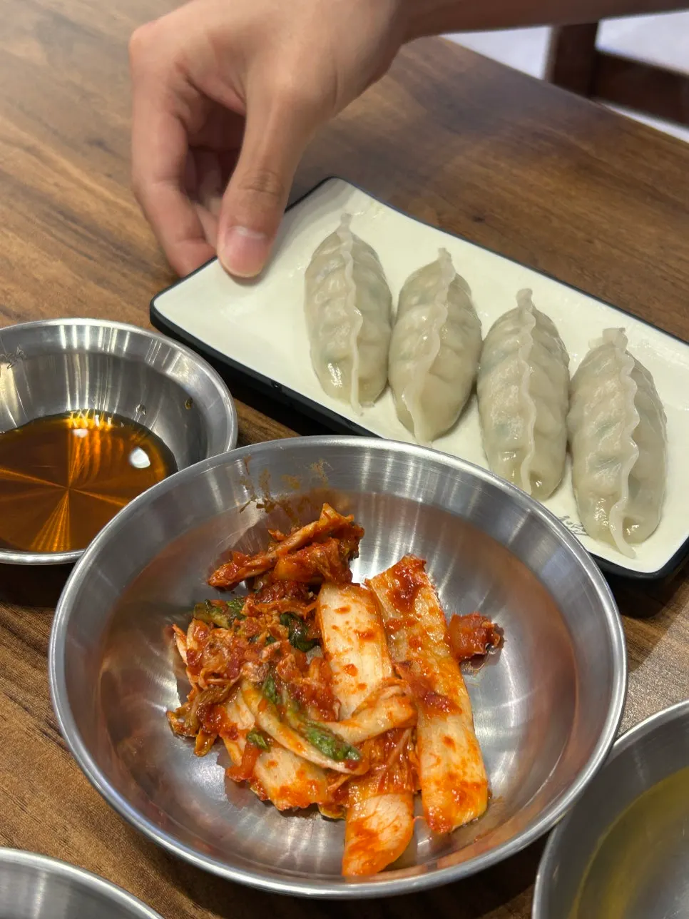 푸짐하게 나온 닭칼국수 한 그릇