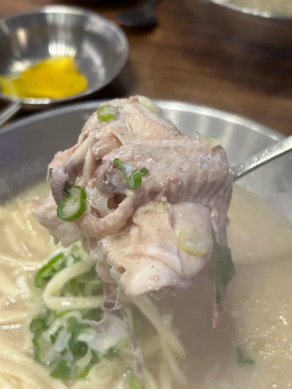 진한 닭사골 육수 국물