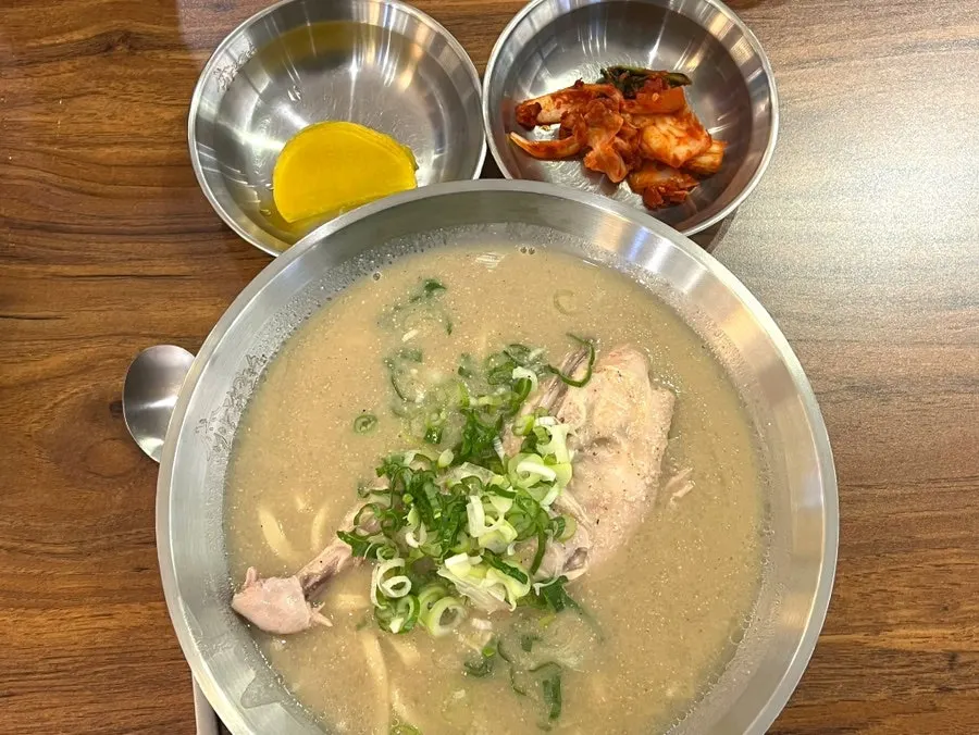 A bowl of perilla-based chicken kalguksu